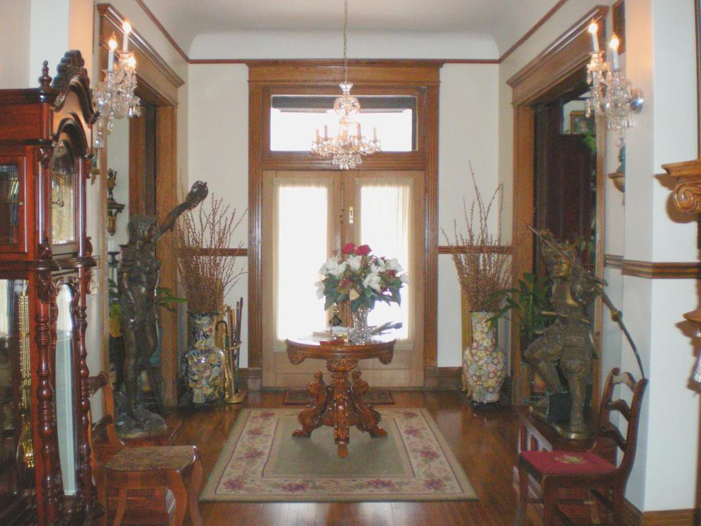 Beall Mansion An Elegant Bed & Breakfast Inn Alton Interior foto