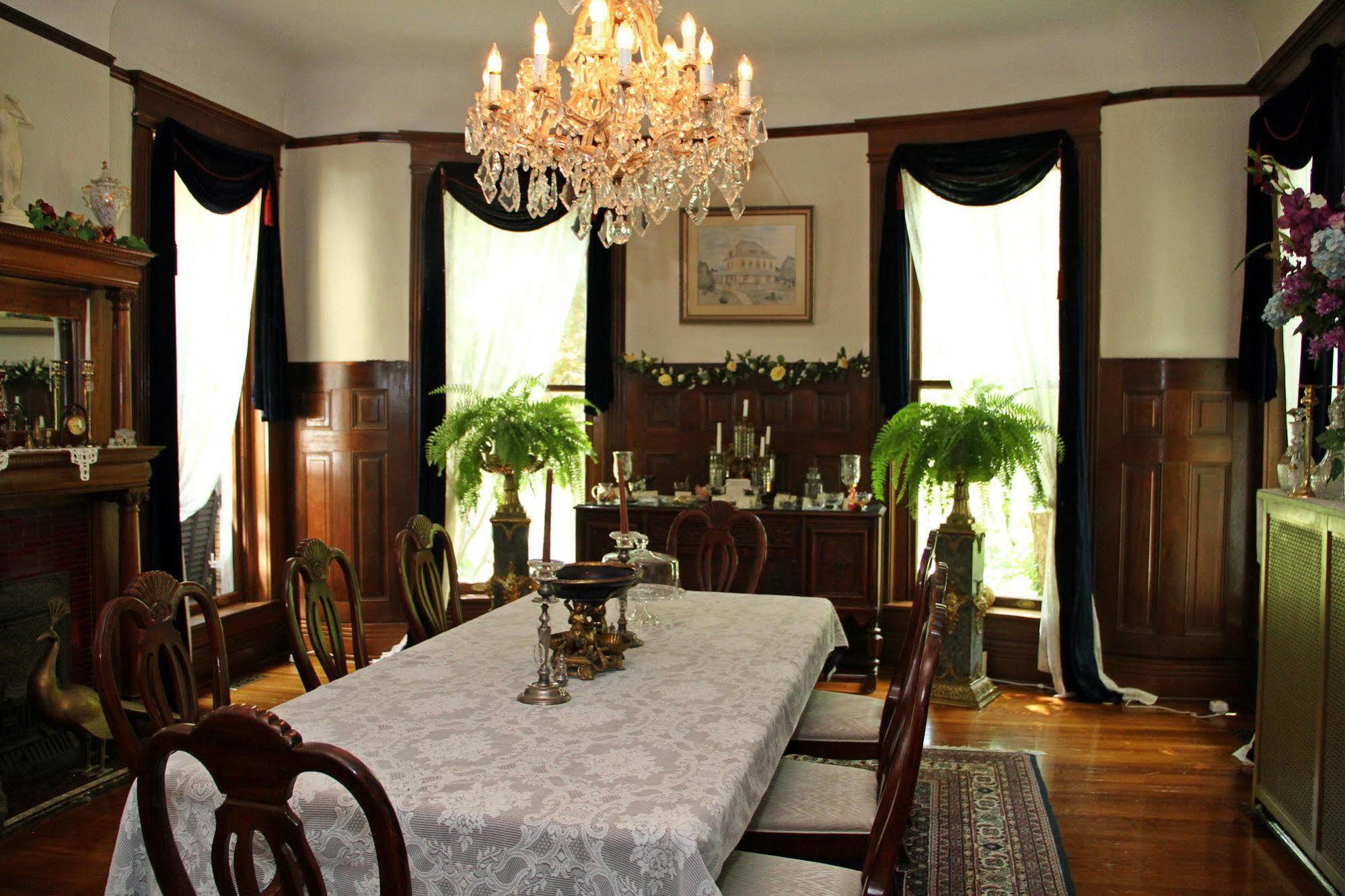 Beall Mansion An Elegant Bed & Breakfast Inn Alton Exterior foto